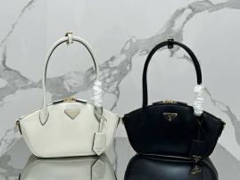 Picture of Prada Lady Handbags _SKUfw154192232fw